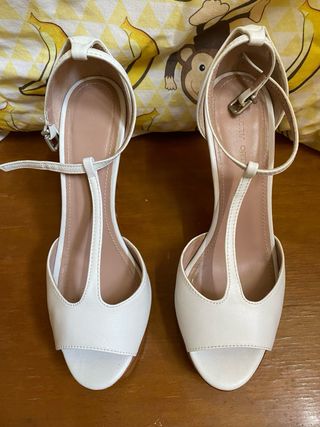 Sandalias Gloria Ortiz plataforma blancos t.38