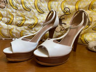 Sandalias Gloria Ortiz plataforma blancos t.38