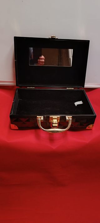 MALETÍN/ESTUCHE NEGRO Y DORADO 