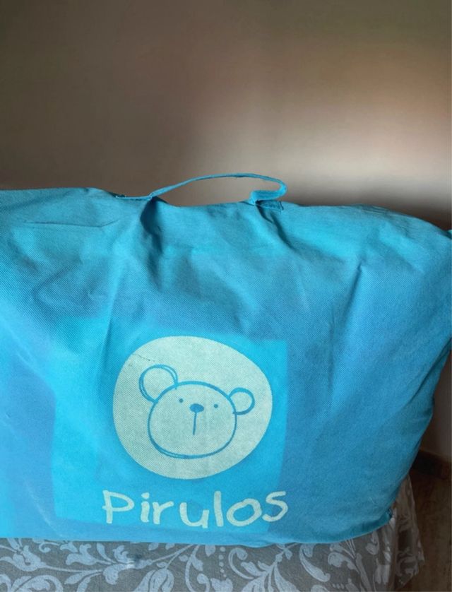 Colcha cuna, chichonera y cojin color morado