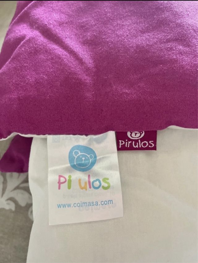 Colcha cuna, chichonera y cojin color morado