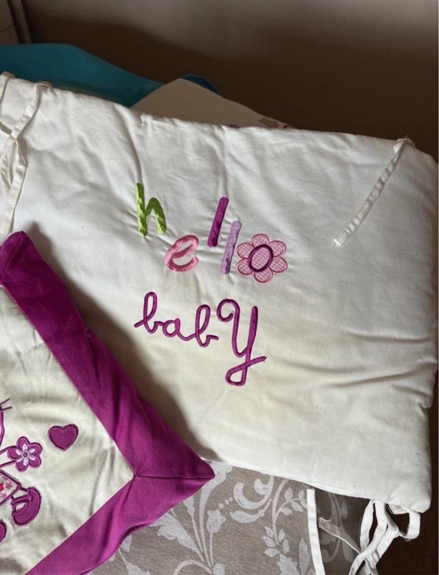 Colcha cuna, chichonera y cojin color morado