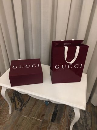 Busta e scatola Gucci