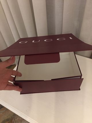 Busta e scatola Gucci