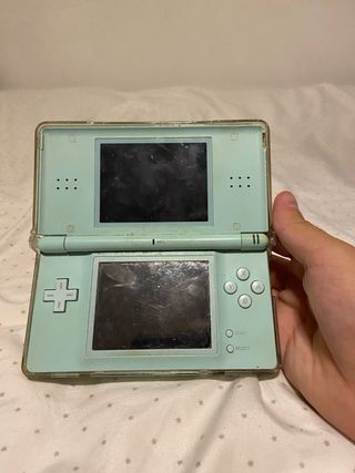 Nintendo DS Lite con funda protectora