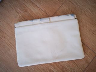 Bolso blanco tachas