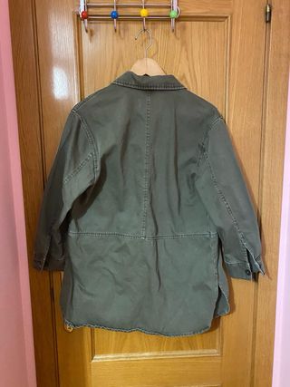 Chaqueta Stradivarius con etiqueta