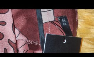 Pantalón estampado con abalorios S