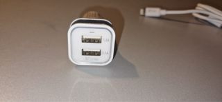 X-One Cargador de Coche 2 Puertos USB 1€ la Unid