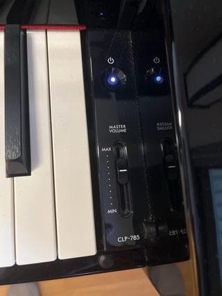 CAMBIO POR  PIANO COLA mi clavinova clp 785