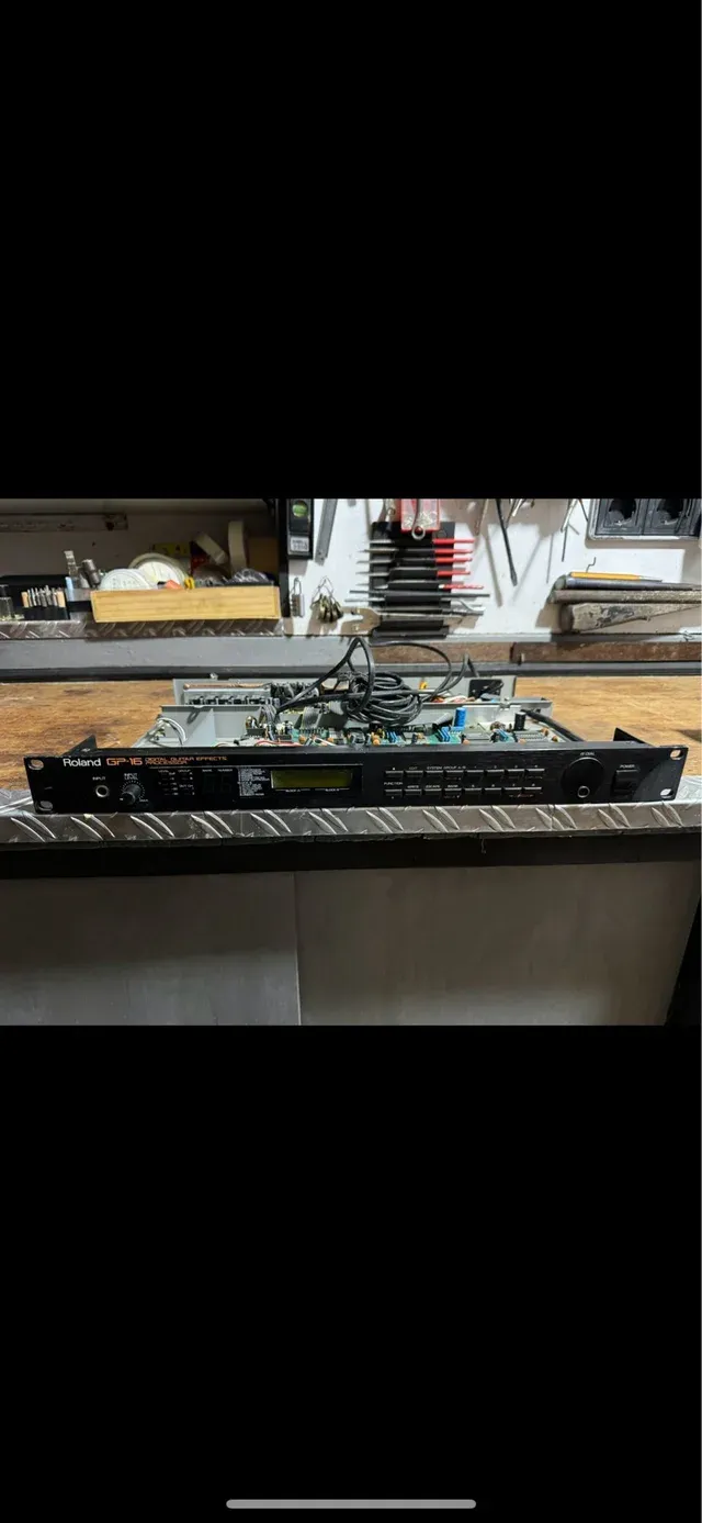 ROLAND GP-16 + MANUAIS. SEM TAMPA 74 € + PRESENTES