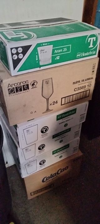Se vende vasos y copas de bar