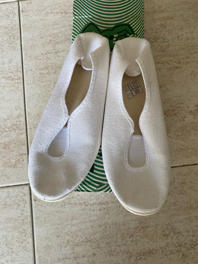 Zapatillas gimnasia blancas 32