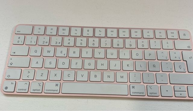 iMac 24” Retina 4,5K (M1, 7 núcleos GPU) – Rosa –