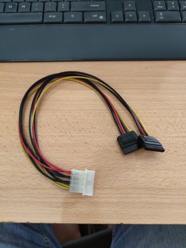 Cavo splitter da molex 4pin a dual sata