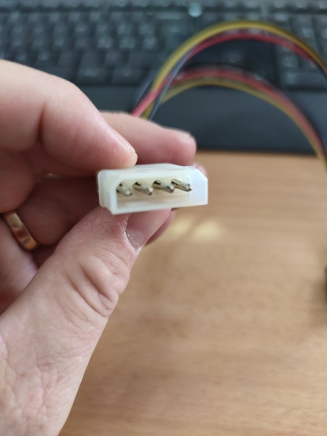 Cavo splitter da molex 4pin a dual sata