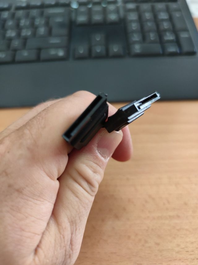 Cavo splitter da molex 4pin a dual sata