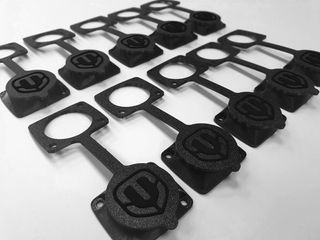 Tapón puerto de carga Mondraker Negro Mejorado