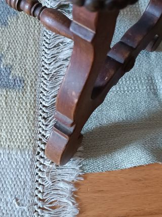 Antiguo taburete banqueta piel nogal