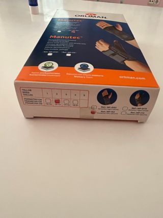 Muñequera inmovilizadora con férula palmar corta