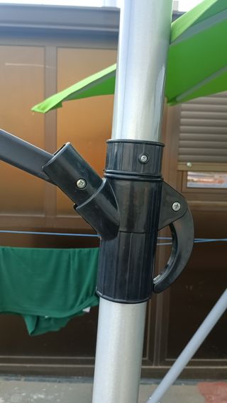 Sombrilla manivela grande buena, bonita y verde