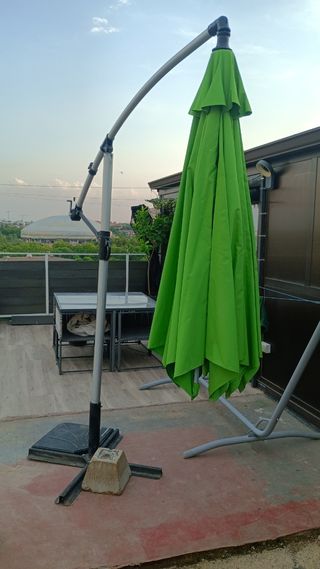 Sombrilla manivela grande buena, bonita y verde