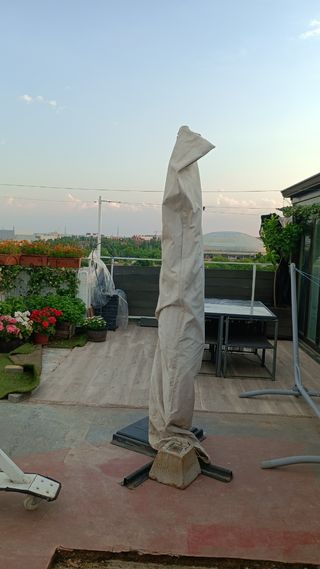 Sombrilla manivela grande buena, bonita y verde