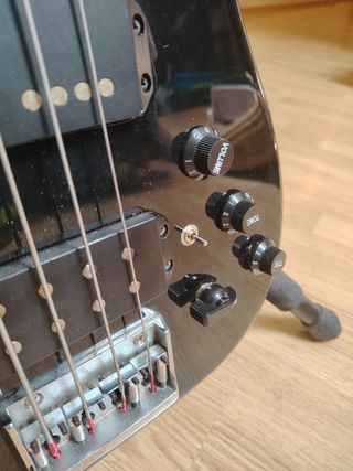 Bajo fretless Westone Spectrum series II