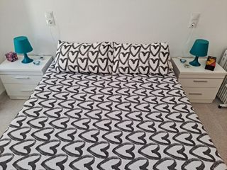 Calchón viscolástica + base tapizada + 2 mesitas