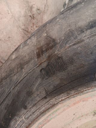 Ruedas usadas, algunas para Dumper.