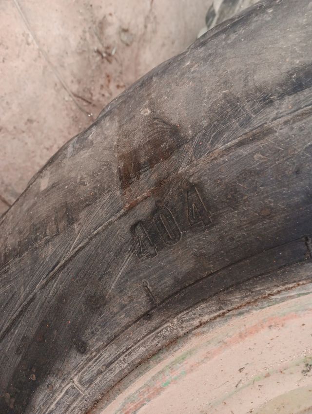 Ruedas usadas, algunas para Dumper.