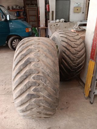 Ruedas usadas, algunas para Dumper.