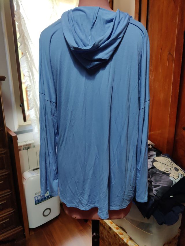 Maglia donna manica lunga e cappuccio 