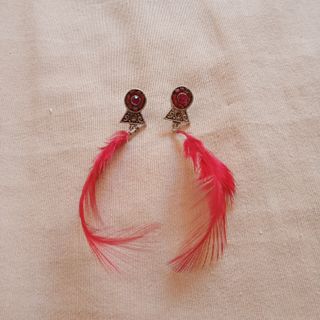 Pendientes vintage plumas rojas y2k