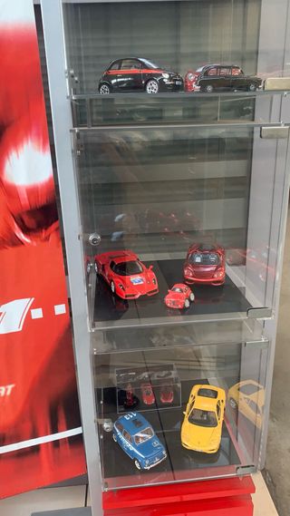 Estanterias coches ferrari