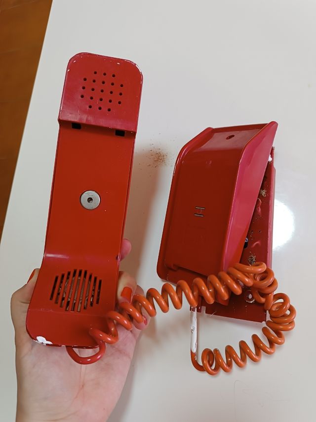 Fonoporta antiguo rojo 