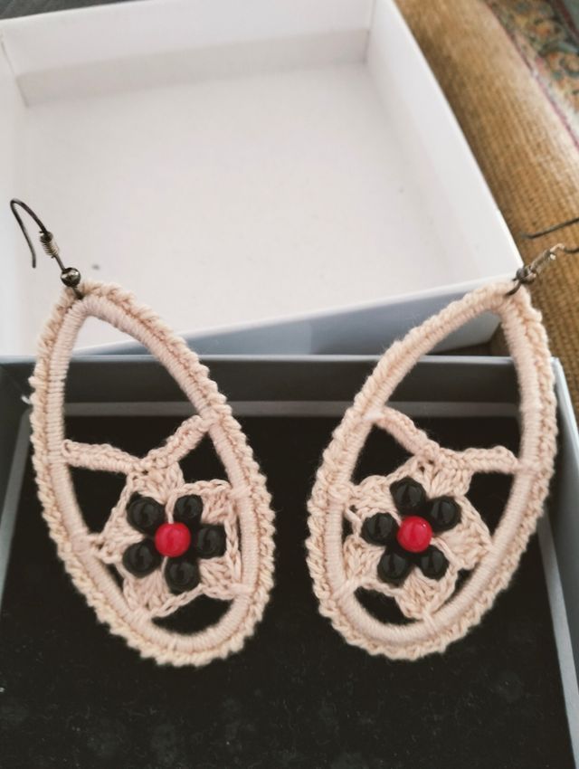 Collana e orecchini fatti a mano