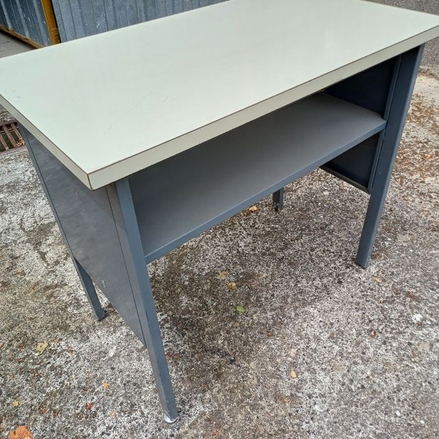 Mesa vintage oficina años 70  industrial