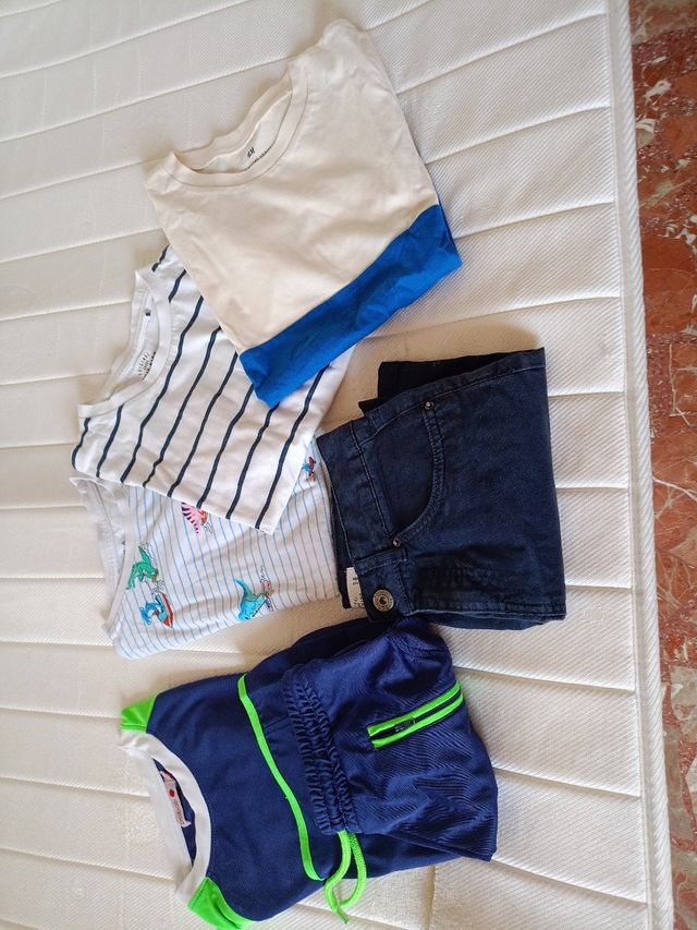 Set di vestiti per bambini dai 7 agli 8 anni