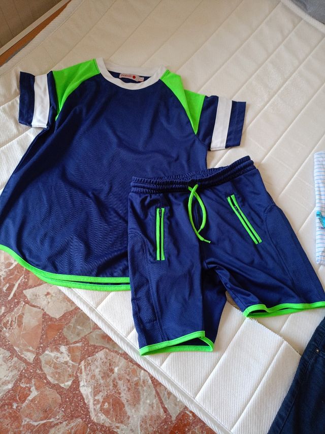 Set di vestiti per bambini dai 7 agli 8 anni