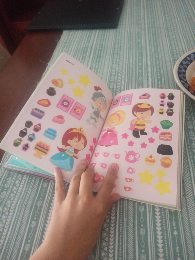 Libro de pegatinas de princesas