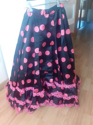 Falda de flamenca y mantoncillo