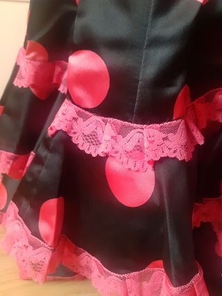 Falda de flamenca y mantoncillo