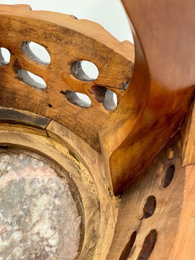 Mesa antiguo pequeña con marmol