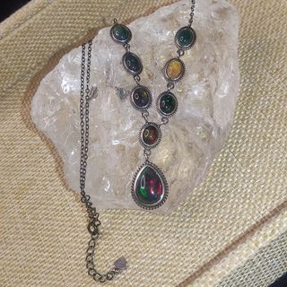 Collar de plata con ópalo
