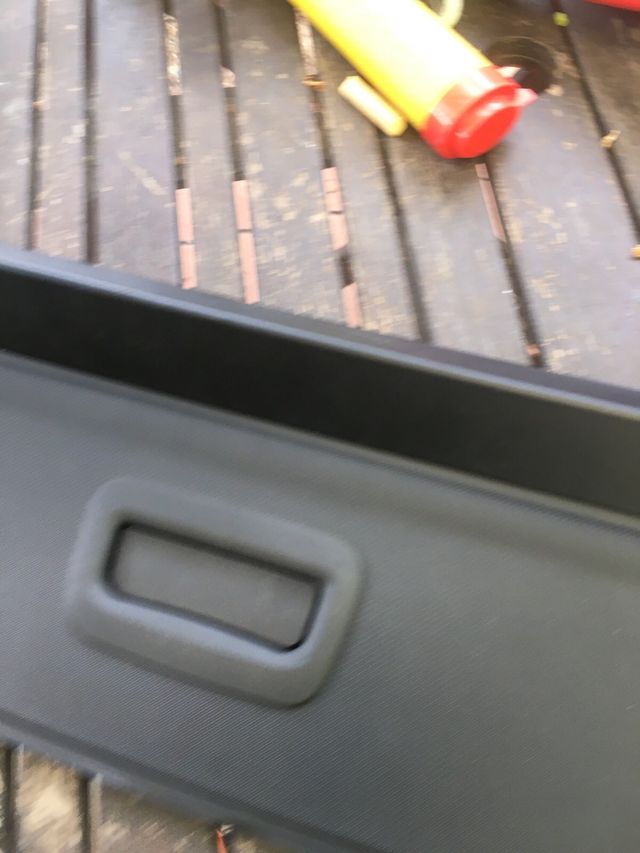 Bandeja cubremaletero extensible 122 cm