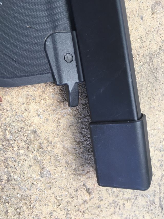 Bandeja cubremaletero extensible 122 cm