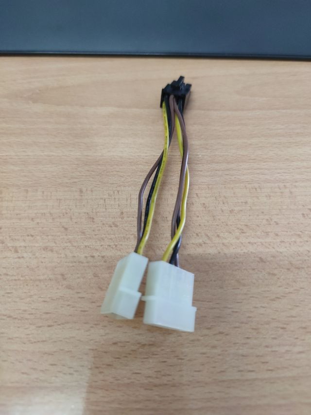 Cavo a Y da molex 4 pin a pcie 6 pin