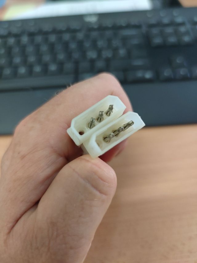 Cavo a Y da molex 4 pin a pcie 6 pin