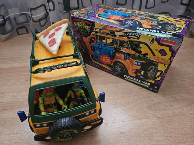 Camión tortugas niga y muñecos